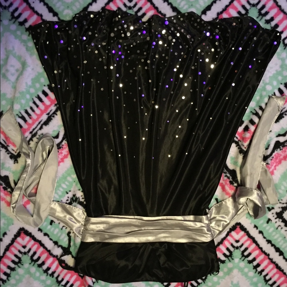 Short black dress with sequins